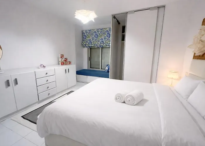 3 Bedrooms Overlooking Golf