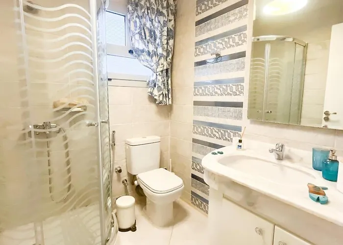 3 Bedrooms Overlooking Golf