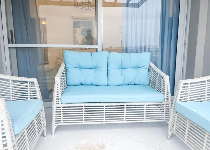 3 Bedrooms Overlooking Golf Apartment *