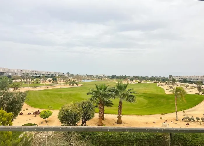 3 Bedrooms Overlooking Golf Apartment